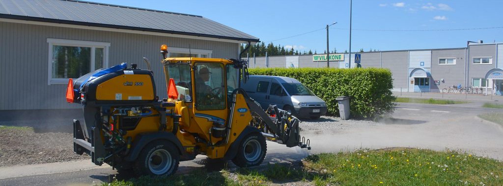 Image of the Wille 375 spraying a driveway