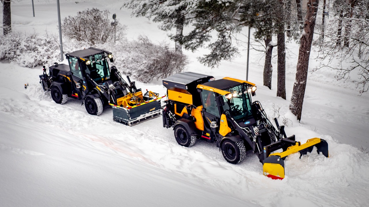 Wille 475 Delta environmental maintenance vehicle for runways and municipalities